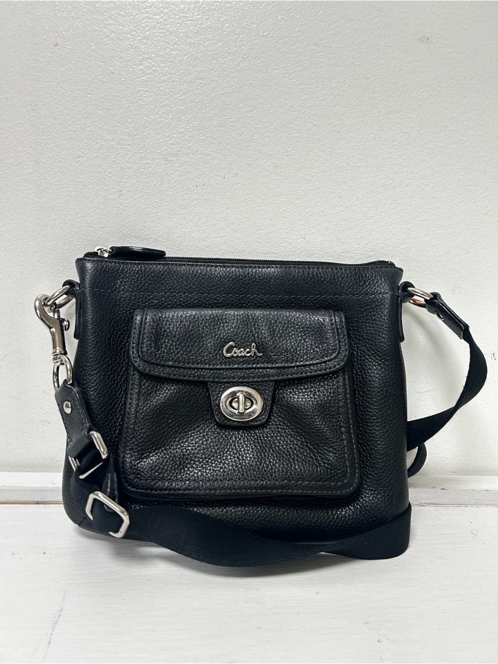 Vintage Coach Penelope Turnlock‎ Swingpack Crossbody Bag Black Pebbled Leather